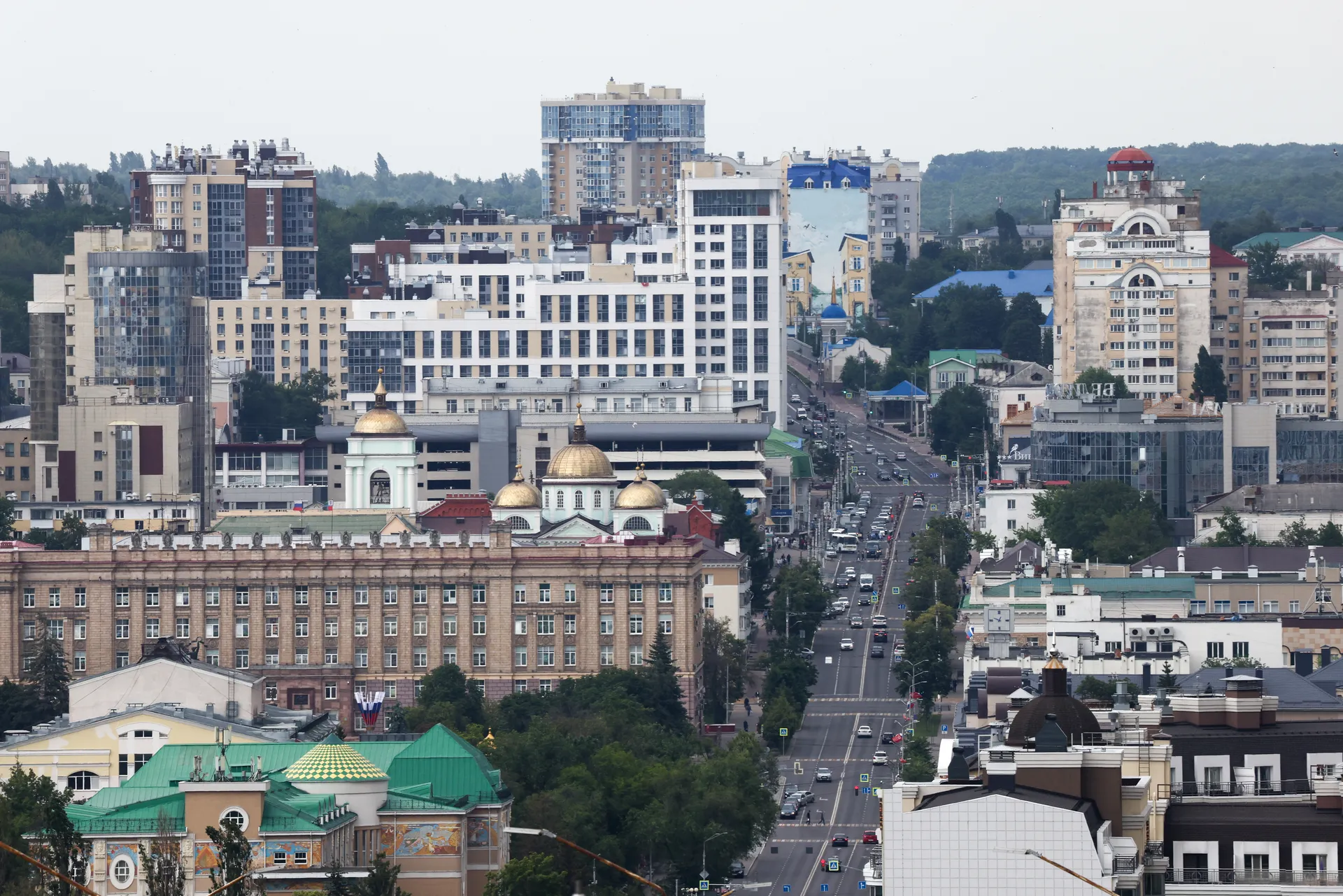 Россия. Белгород. Вид на город со смотровой площадки на проспекте Ватутина.