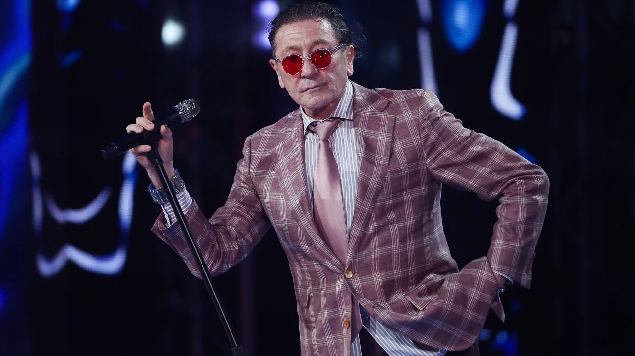 Певец Григорий Лепс во время выступления