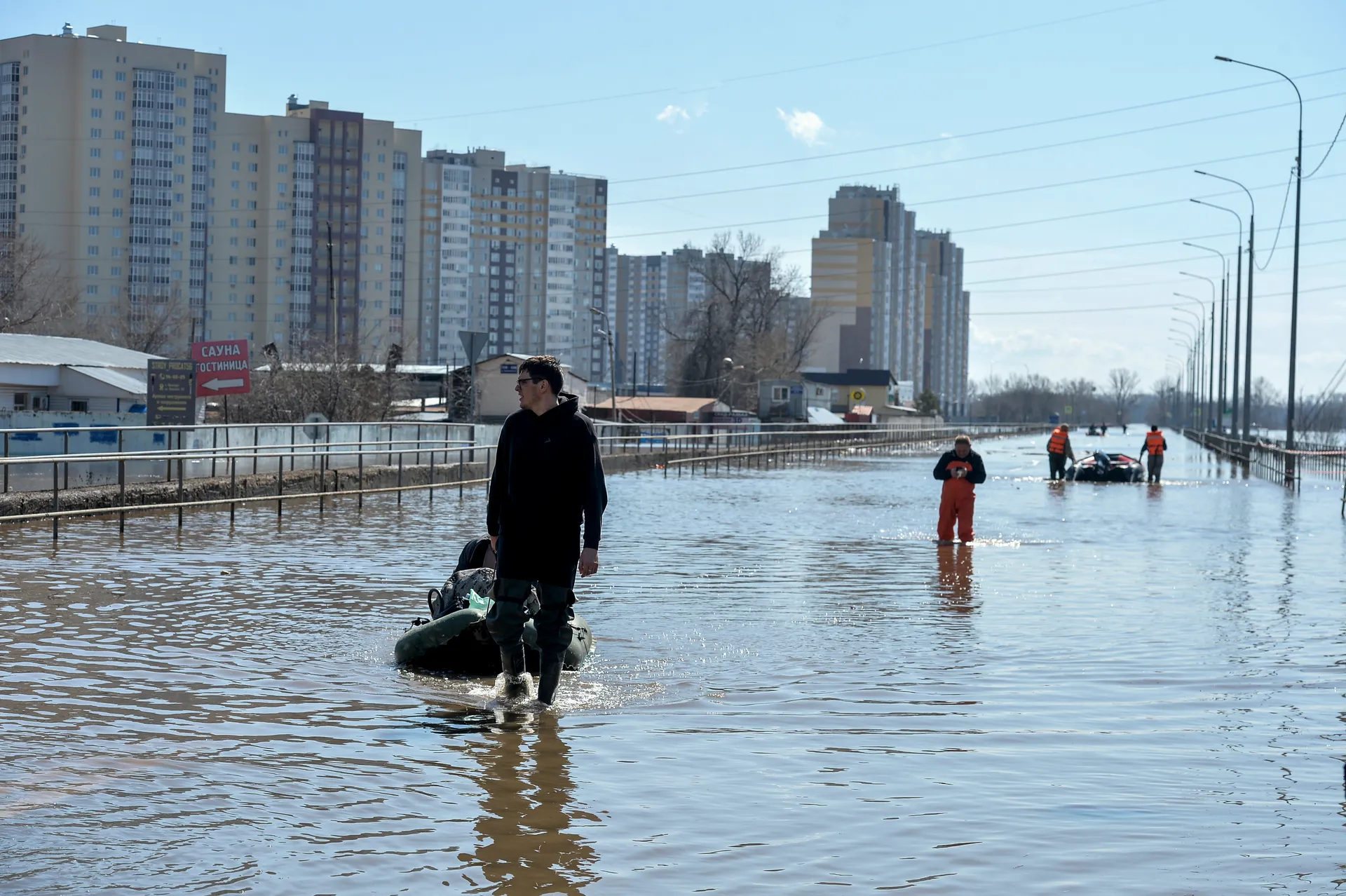 Перед эвакуацией нужно собрать документы и ценные вещи, обезопасить жилье и продумать пути отхода.