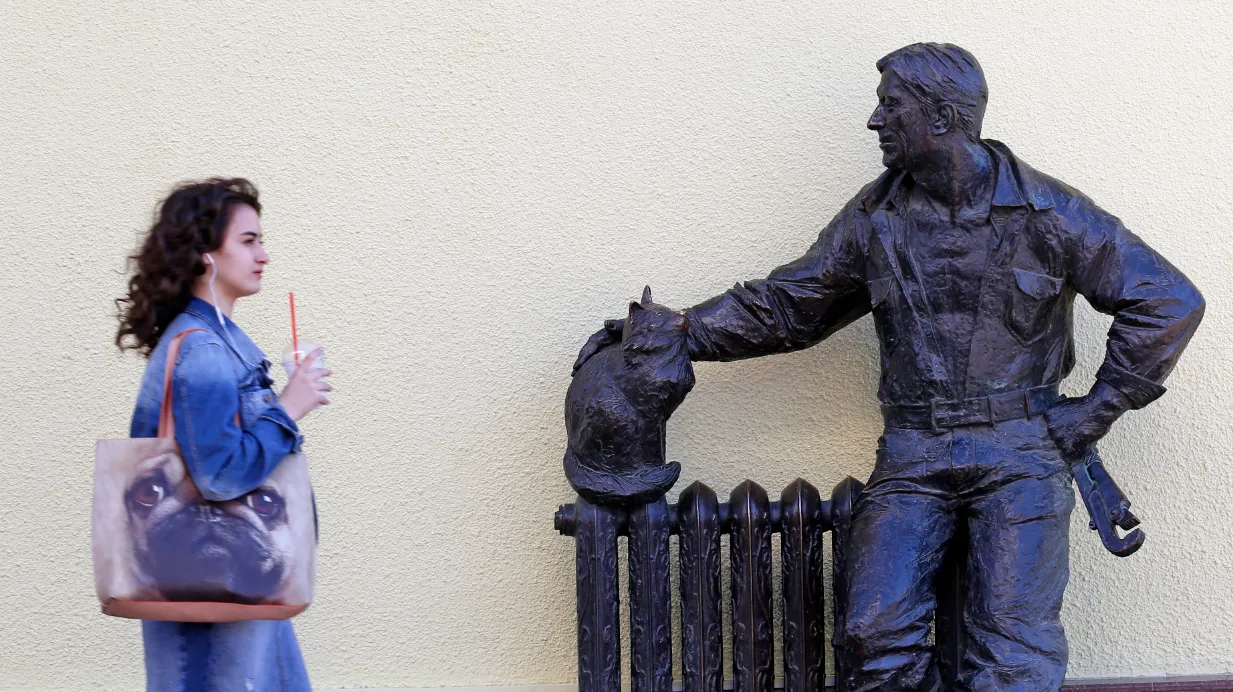 Памятник сантехнику в Ростове-на-Дону