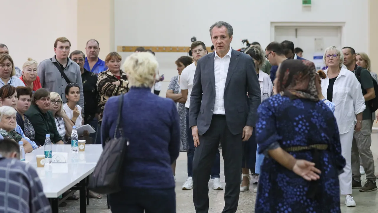Встреча губернатора Белгородской области Гладкова с эвакуированными жителями