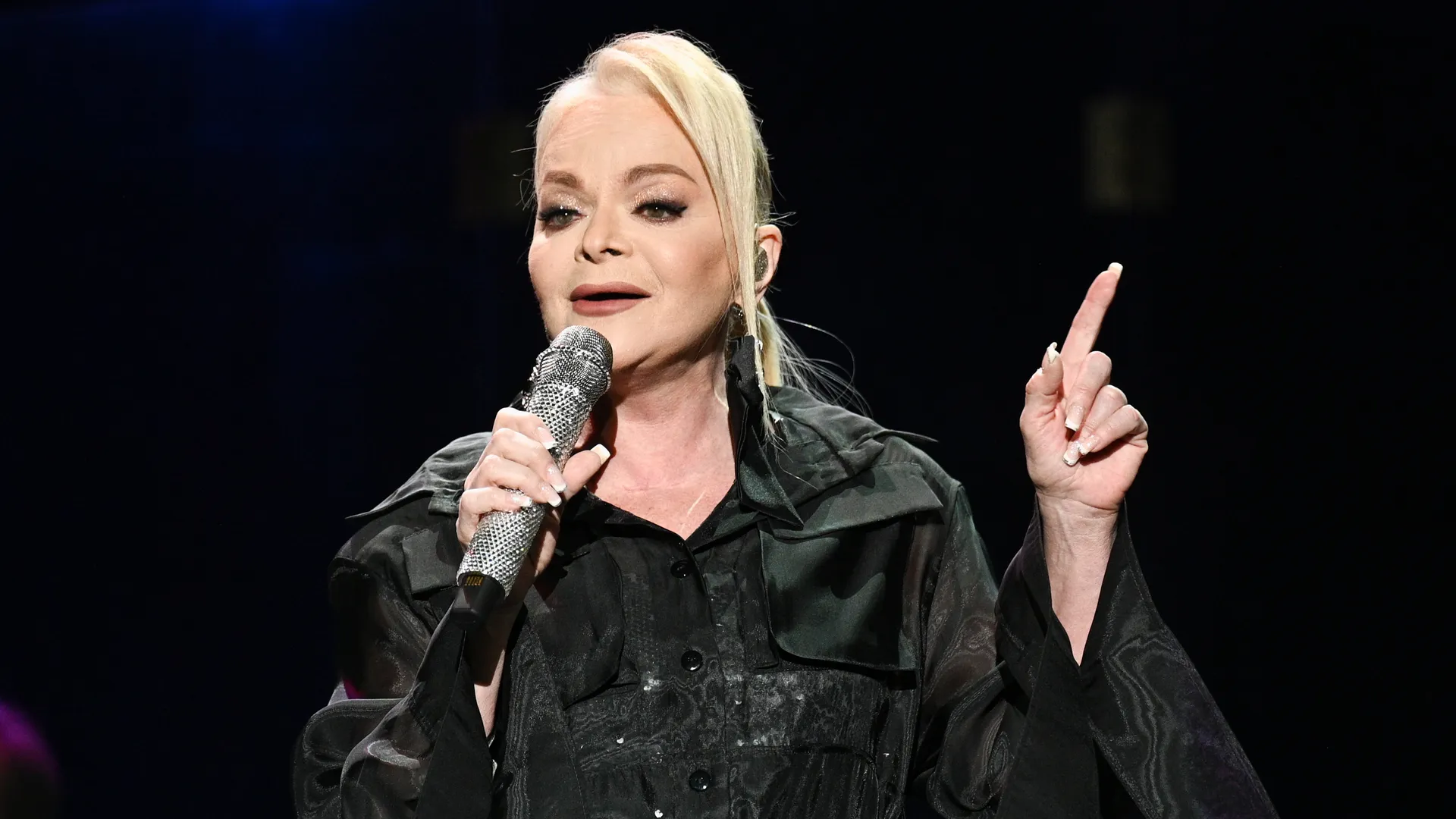 Хабаровск. Певица Лариса Долина во время выступления на концерте.