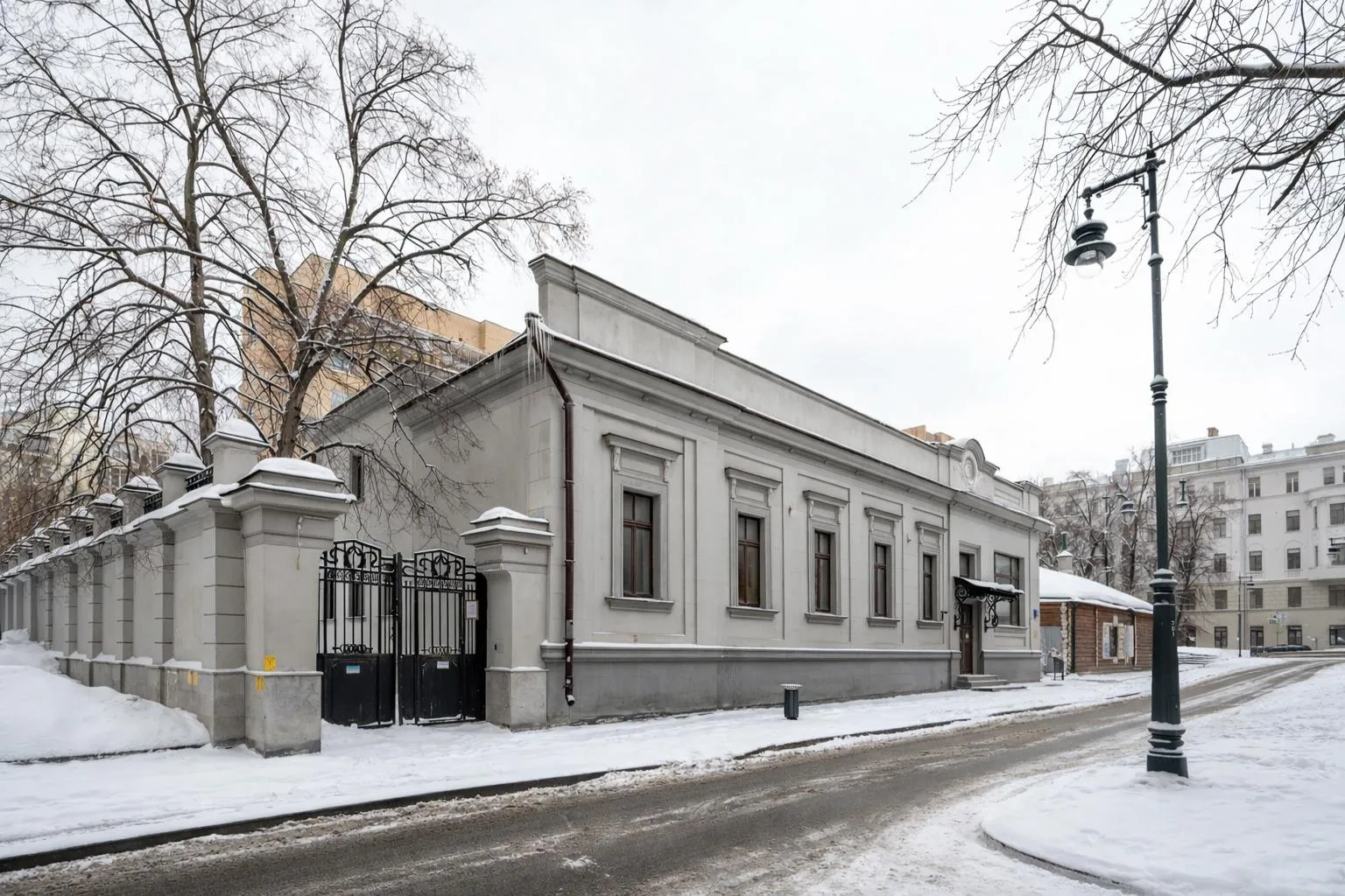 Москва. Дом русского летчика Россинского, Малый Власьевский переулок, 4