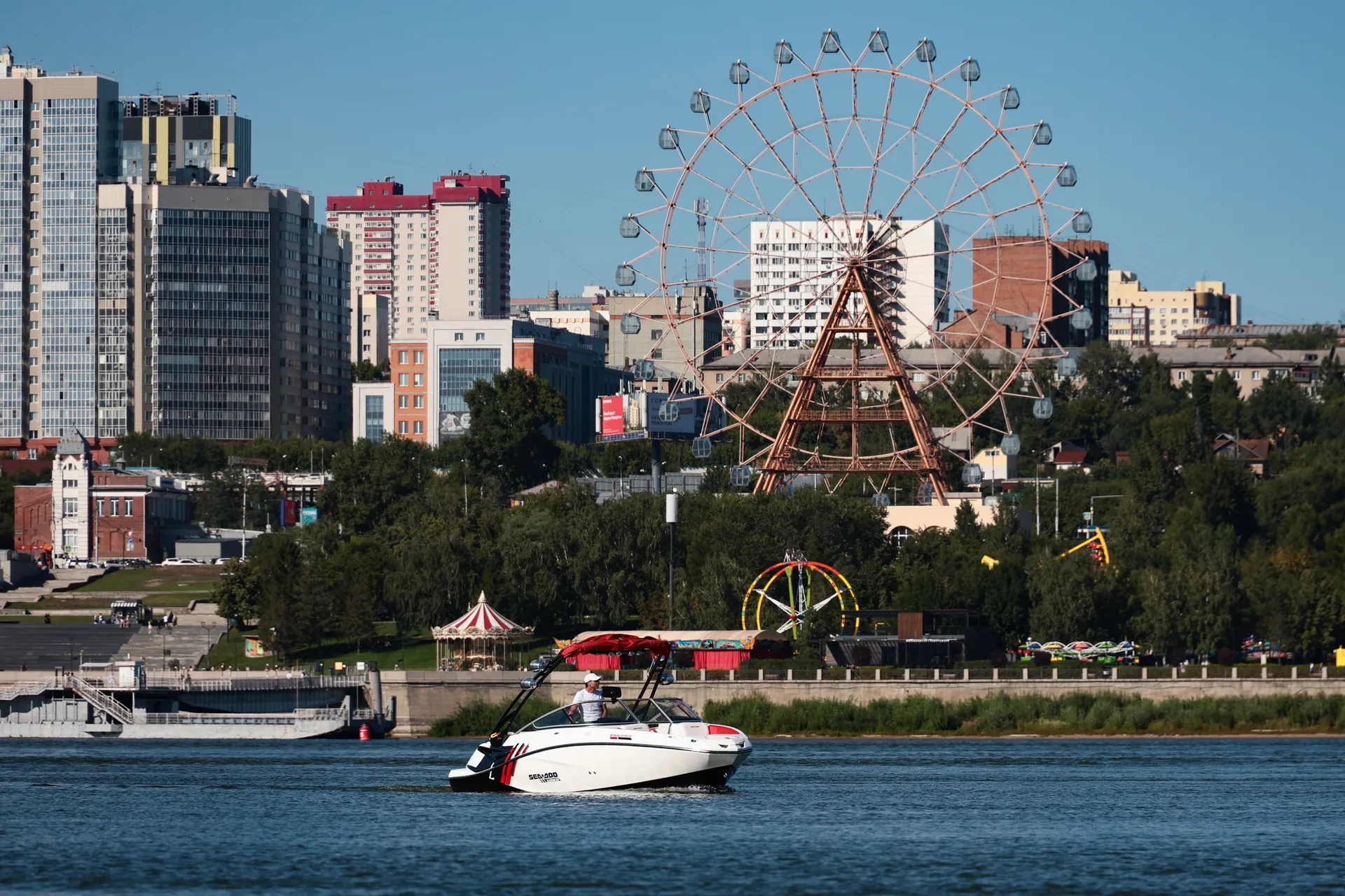 Новосибирск. Корабль на реке Обь