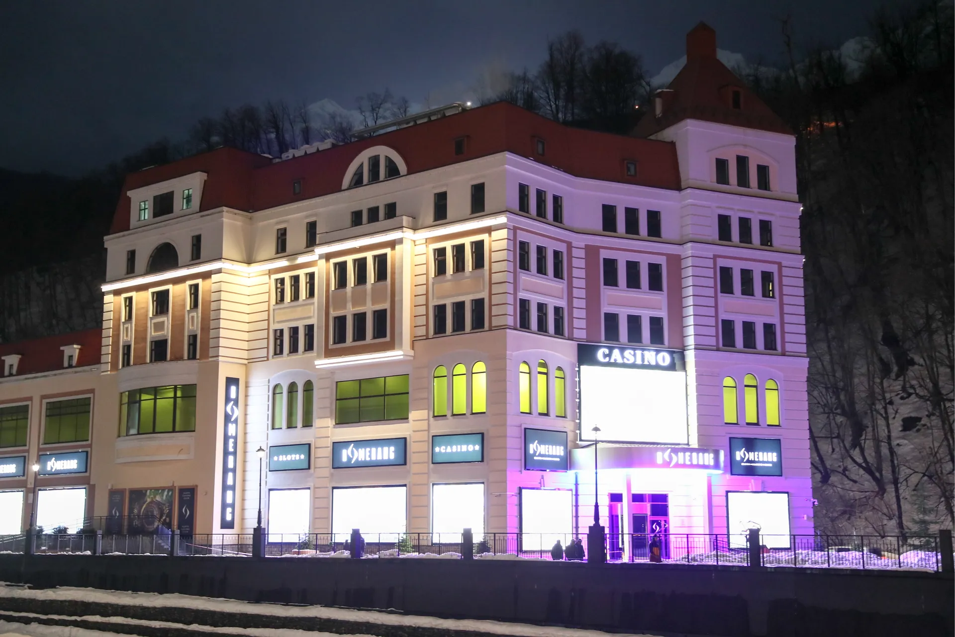 Сочи. Казино «Бумеранг» в игорной зоне «Красная Поляна» на территории горнолыжного куро