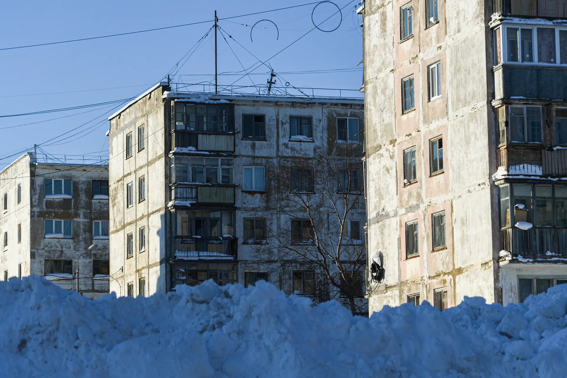 Сахалинская область. Оха. Вид на жилые дома.