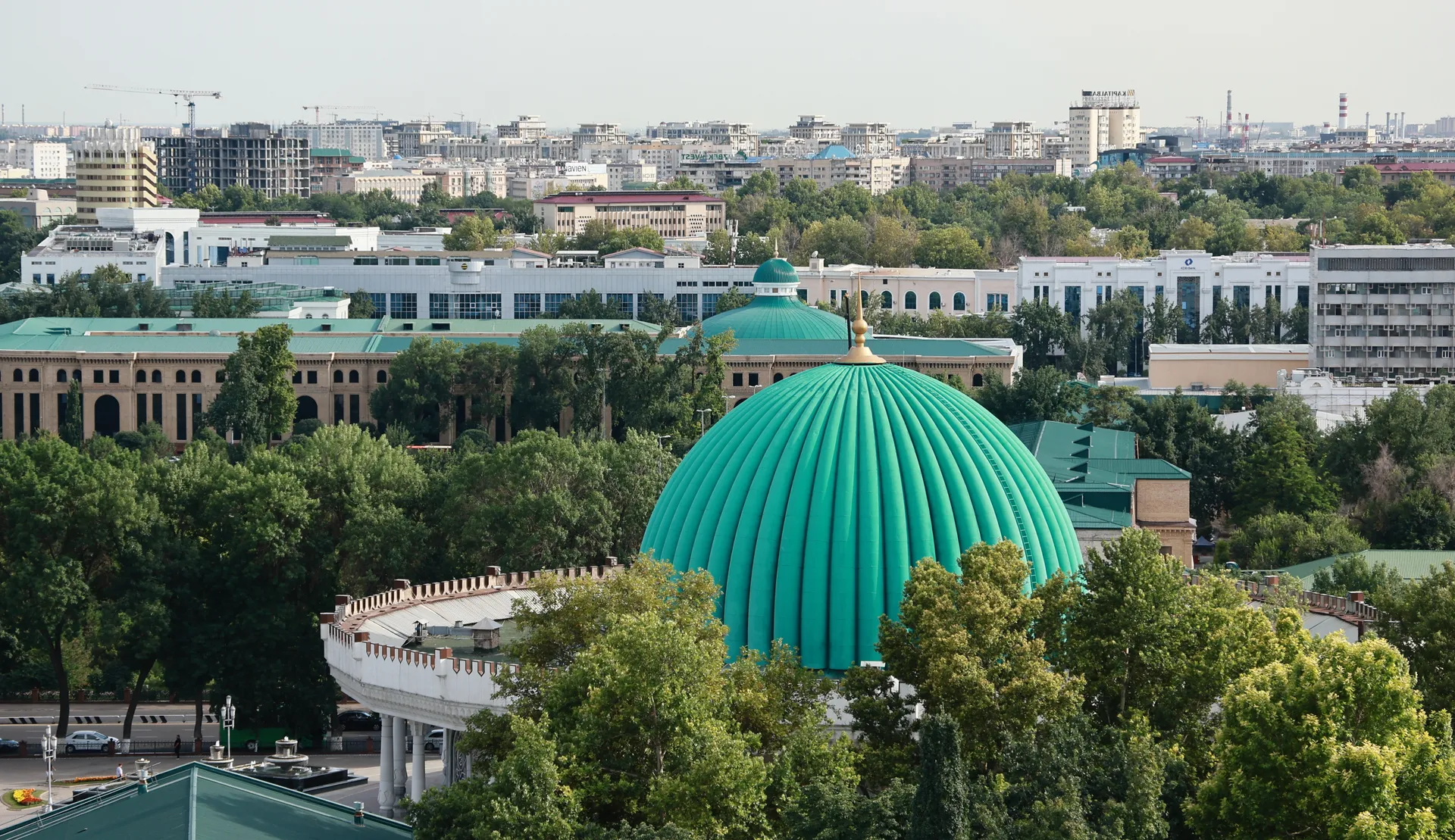 Узбекистан. Ташкент. Вид на Государственный музей истории Тимуридов.
