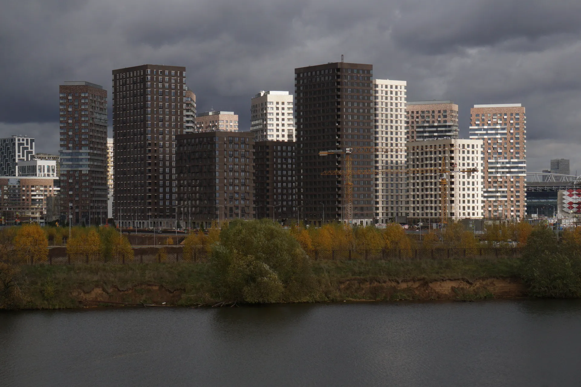 Россия. Москва. Строительство ЖК Holland Park и «Город на реке Тушино 2018» на Волоколамском шоссе.