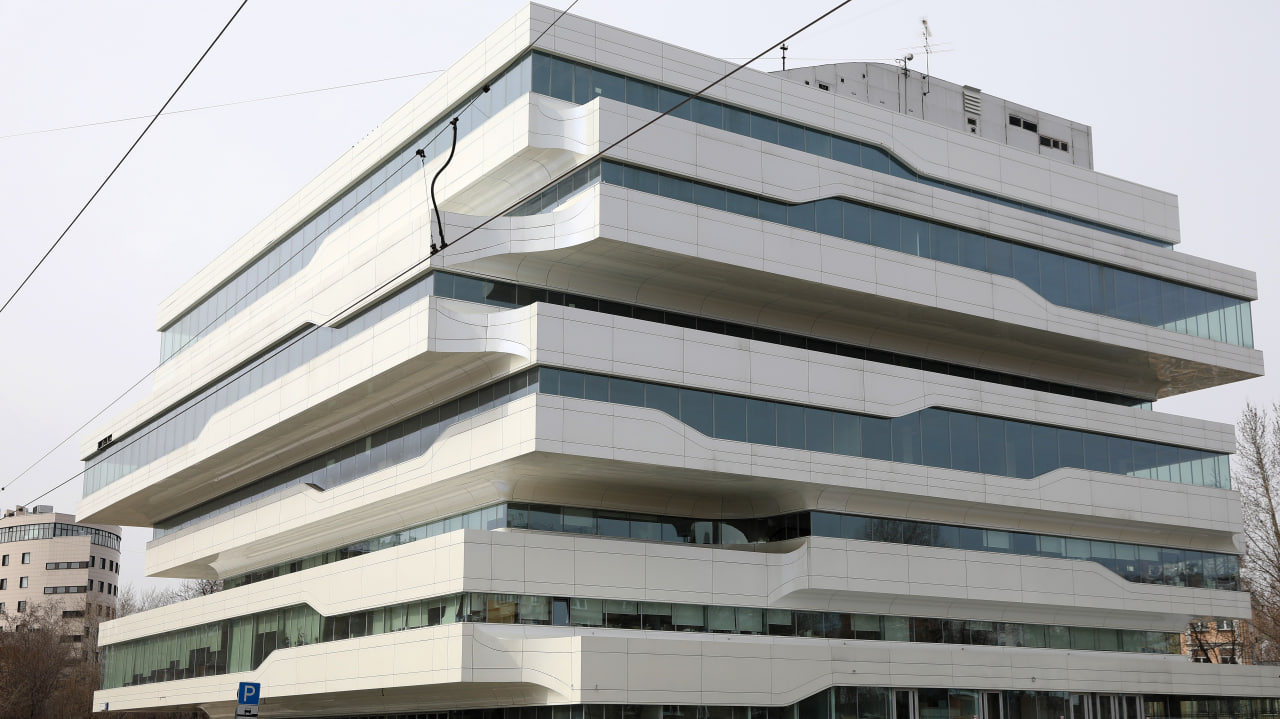 Здание бизнес-центра Dominion Tower архитектора Захи Хадид в Москве