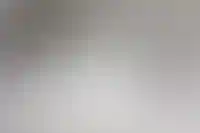 Россия. Москва. Пешеход на заснеженной улице.