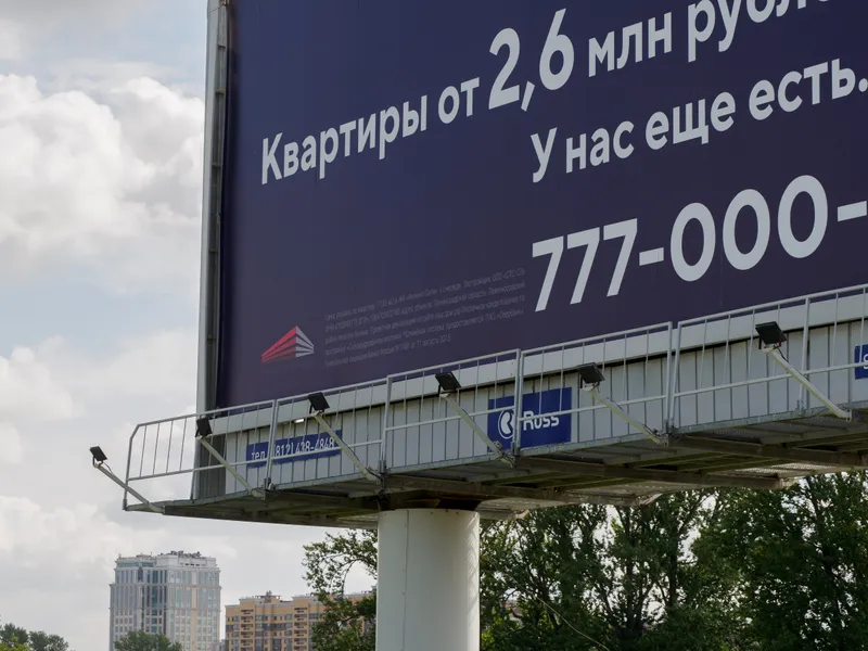 Застройщики снизили затраты на рекламу на билборды, ТВ и прессу впервые с 2023 года_7513