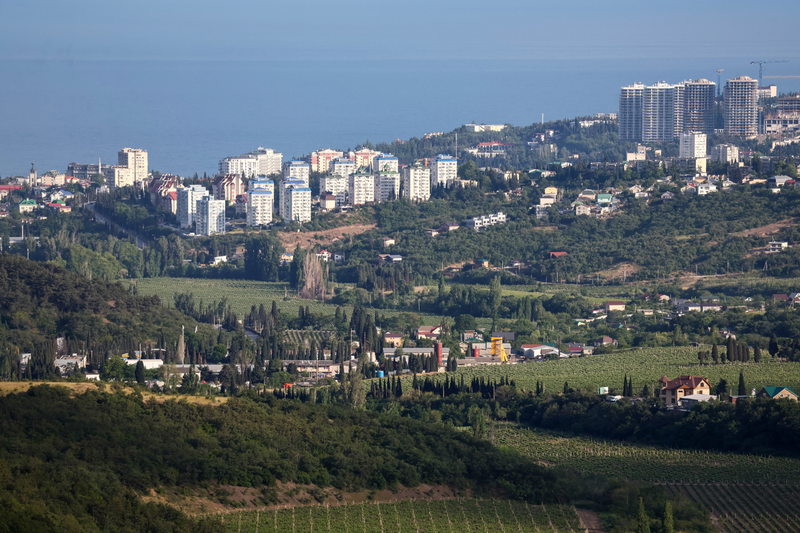 Россия. Республика Крым. Алушта. Вид на город.
